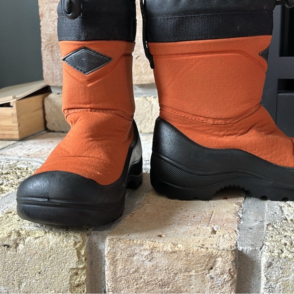 Kuoma size 26/9.5T winter boots. 
Like new.